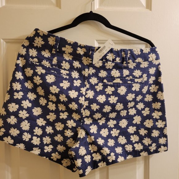NEW J CREW BLUE FLOWER SHORTS - Picture 2 of 3